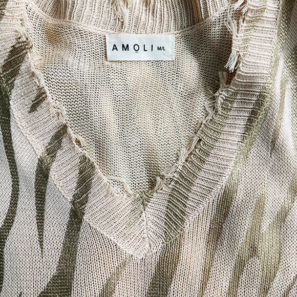 NEW Amoli Zero Effort Zebra Knit Top Chic Frayed Tattered Edges Size M/L - Picture 7 of 7